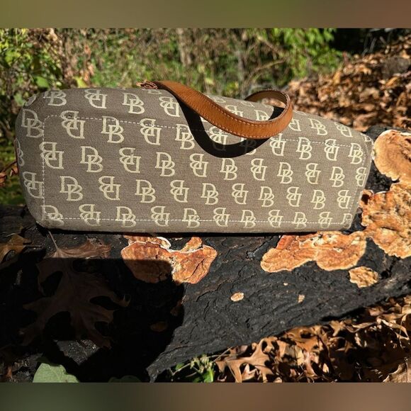 Dooney & Bourke Shoulder Large Tassle Zip Top HP74Q BN - Picture 6 of 9